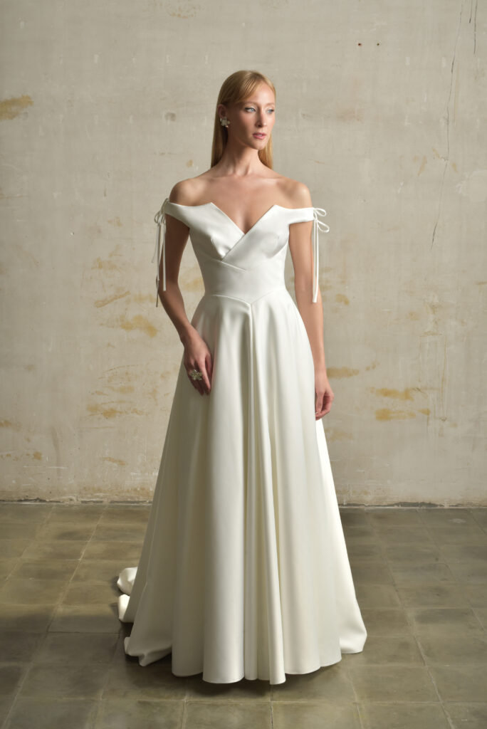 femme avec une robe de mariée princesse élégante