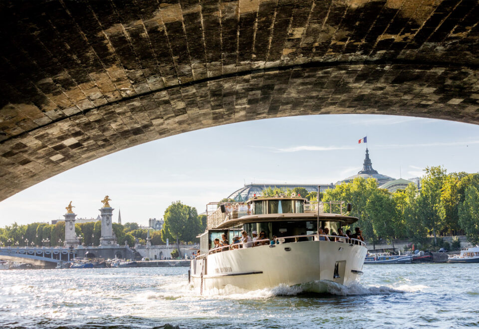 péniche sur la Seine à Paris