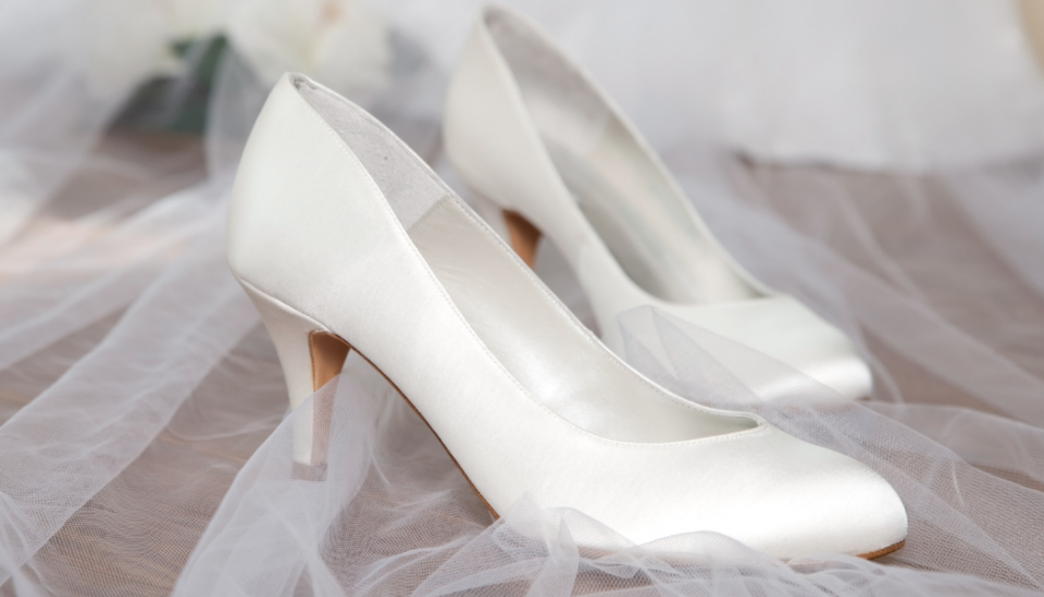 chaussures blanches à talons mariage