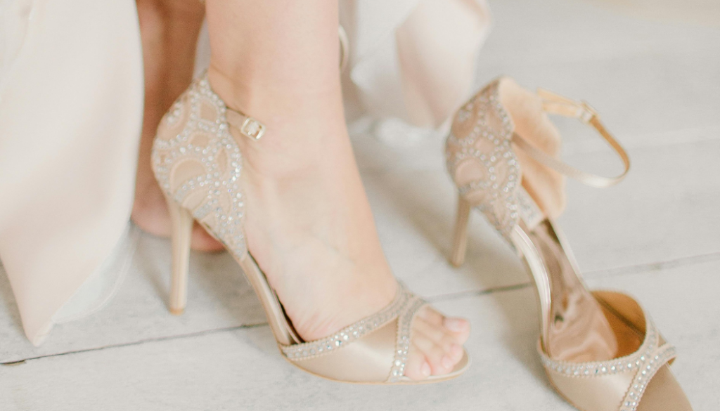 chaussures à talons beiges pour mariage