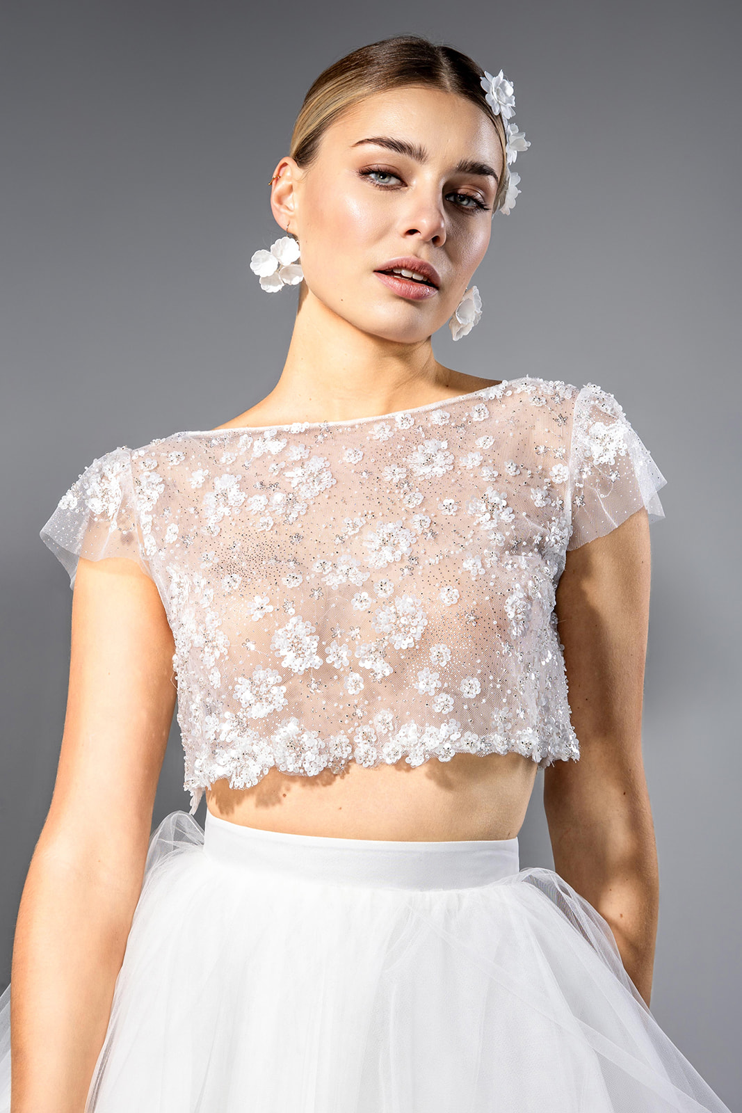 TOP VOLTA & JUPE VÉNUS femme dans une robe de mariée princesse brillante en tulle et en dentelle