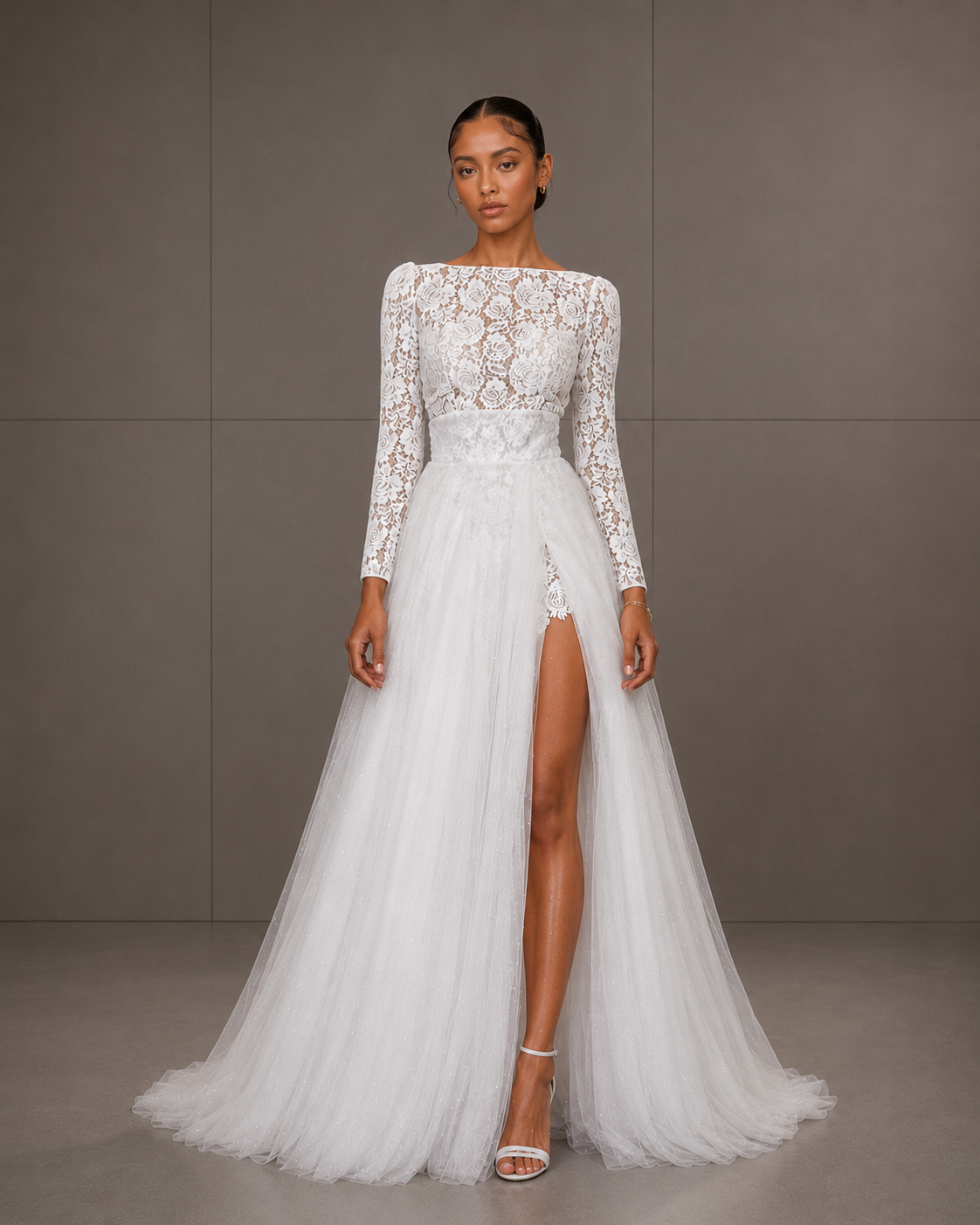 COMBINAISON CYBELLE - JUPE COSTEL femme dans une combinaison de mariée en dentelle avec une jupe princesse perlée
