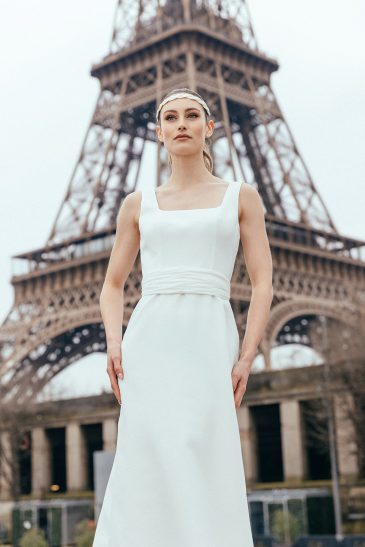 femme dans une robe de mariée glamour à Paris