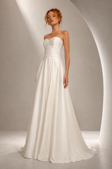 femme dans une robe de mariée épurée et minimaliste