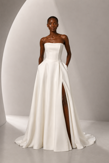 femme dans une robe de mariée épurée et minimaliste