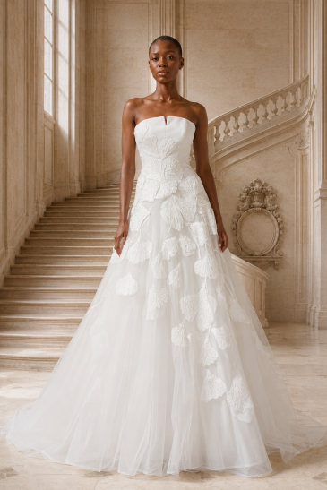 femme dans une robe de mariée princesse dans un château