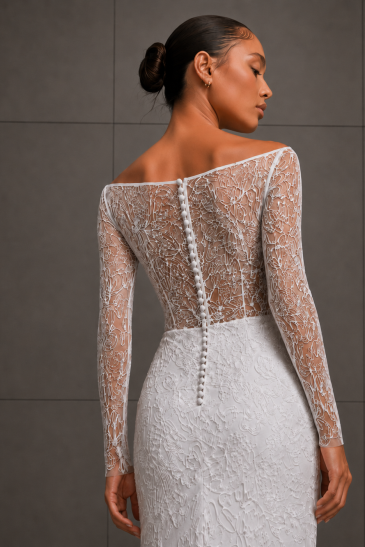 femme dans une robe de mariée A-line bohème