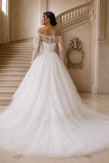 femme dans une robe de mariée princesse en dentelle dans un château