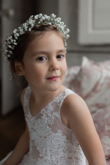 petite fille dans une robe de cérémonie enfant princesse