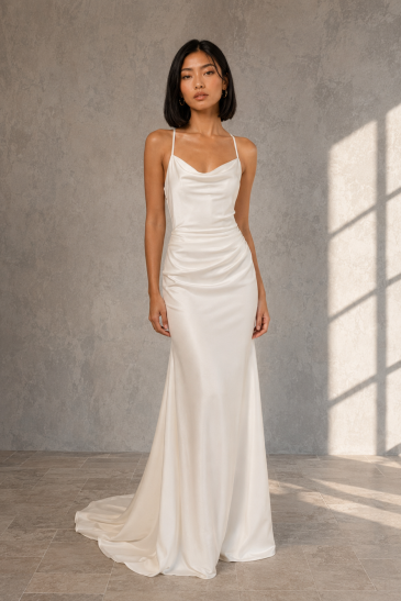 femme dans une robe de mariée sirène glamour