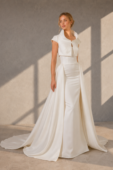 femme dans une robe de mariée sirène glamour