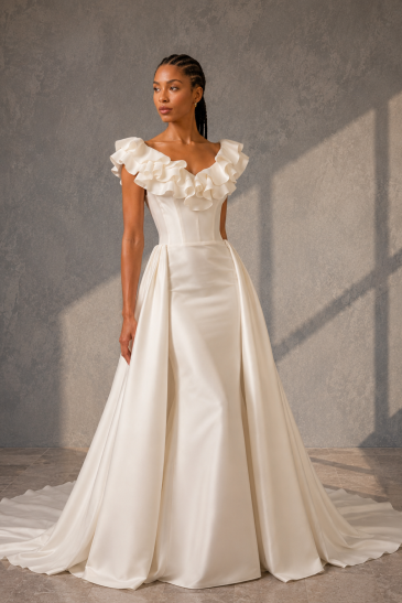 femme dans une robe de mariée sirène glamour
