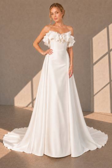 femme dans une robe de mariée sirène glamour