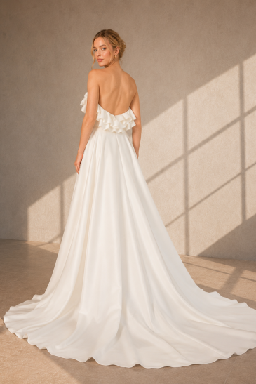 femme dans une robe de mariée sirène glamour