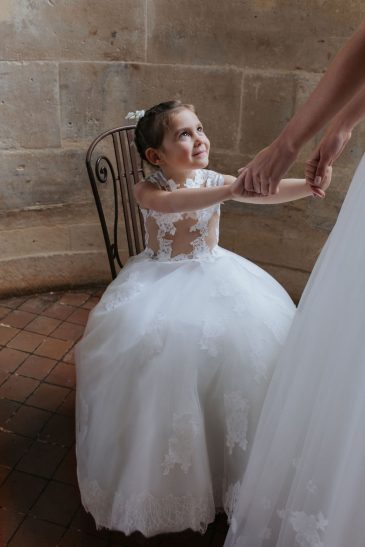 petite fille dans une robe de cérémonie enfant princesse