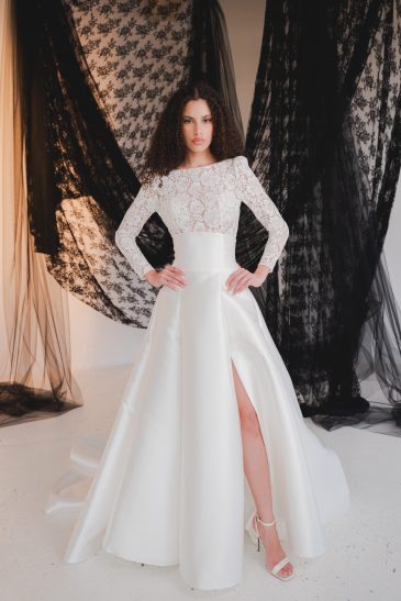 femme dans une robe de mariée princesse élégante et originale