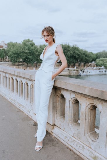 femme en smoking de mariée à Paris