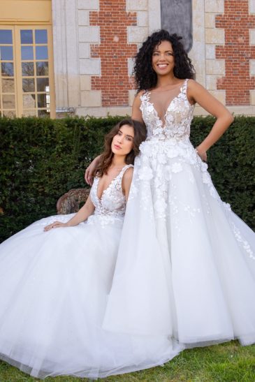 femmes dans des robes de mariée princesse dans un château